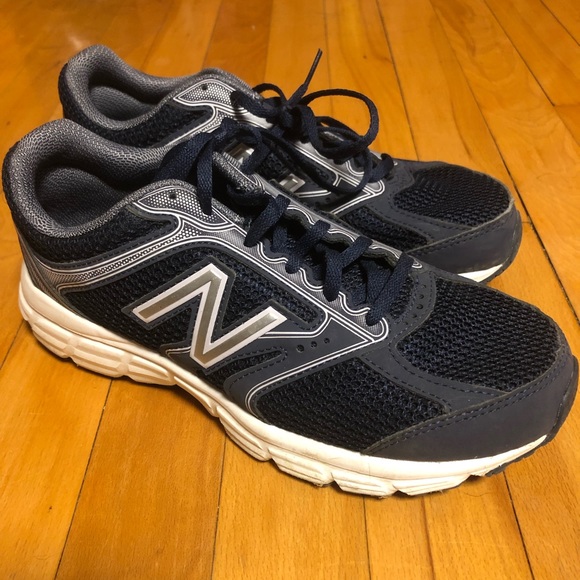 Size 7.5 New Balance running shoes - Picture 1 of 3